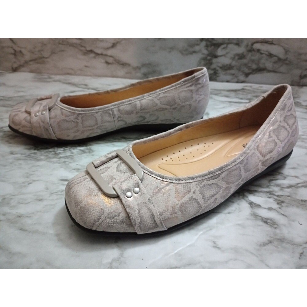 Trotters Animal Print Slip On Flats Buckle Slight Iridescent Shimmer Size 7.5W